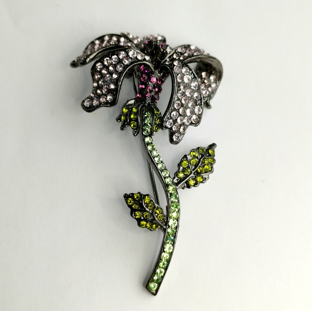 Liky Flower  brooch in Purple crystals 🆕